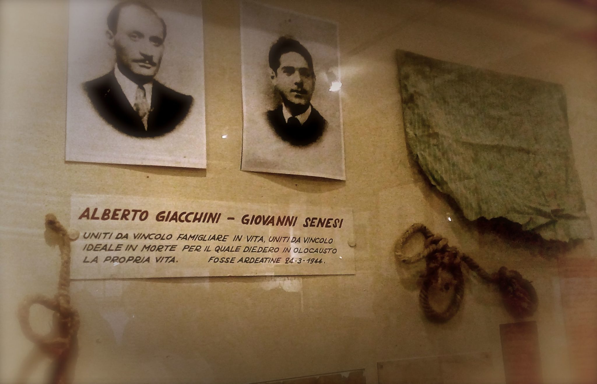 Museo Storico della Liberazione - Teca con cordini