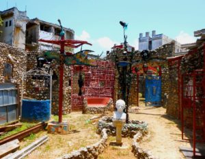 Callegon De Hamel Cuba piazzetta con opere d'arte nel callegon da hamel a L'Avana